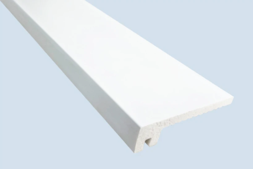 Uniform hvit polystyren gulvlister